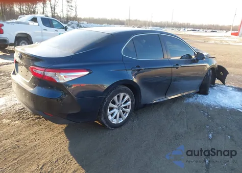 2018 Toyota Camry Le z USA, uszkodzony, nr VIN JTNB11HK6J3027362